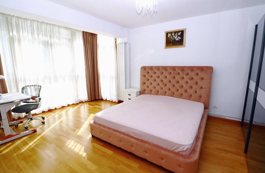 Apartament cu 3 camere decomandat în Arcul de Triumf