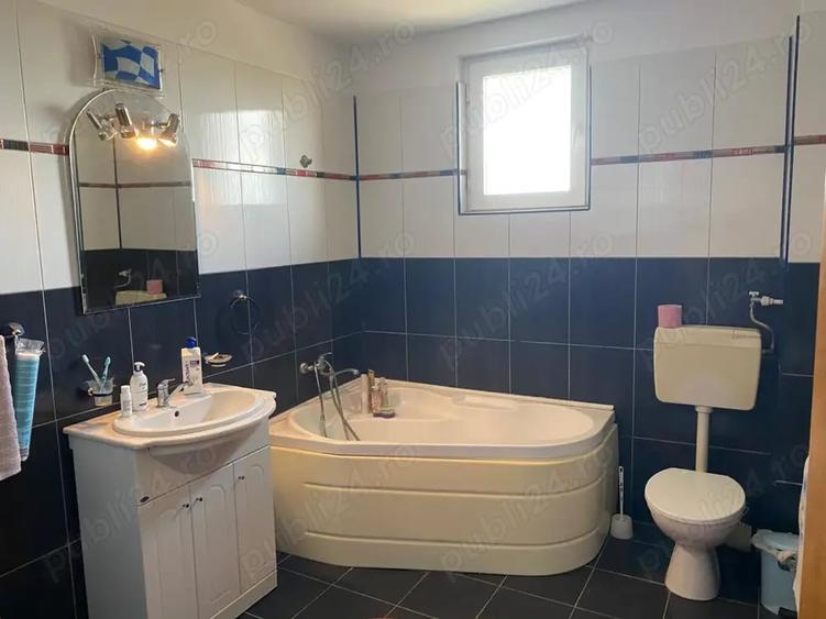 Casă cu 9 camere cu Teren 1500 Mp în Ceacu