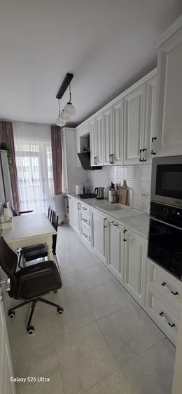 Apartament cu 3 camere decomandat în Titan