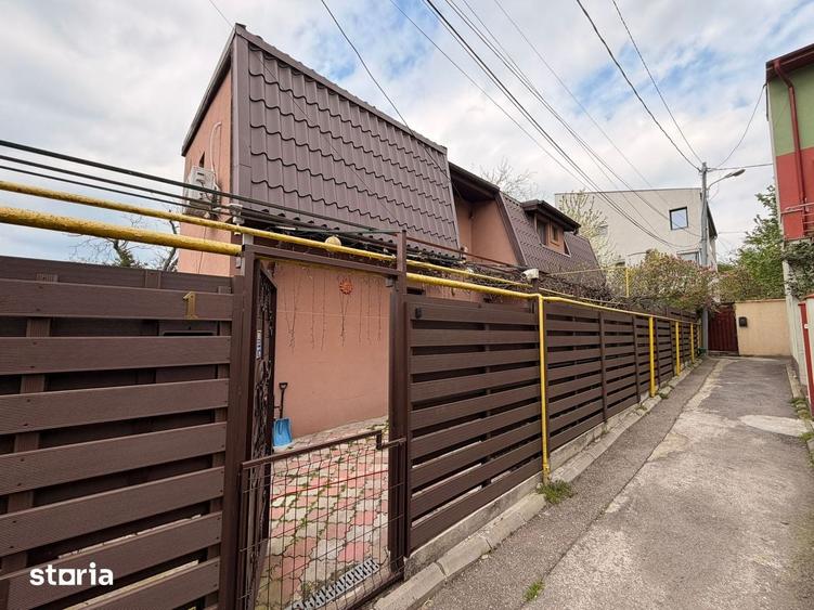 Casă cu 5 camere cu Teren 162 Mp în Băneasa