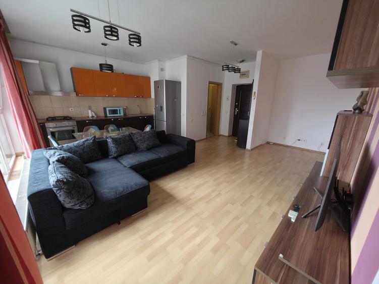 Apartament cu 3 camere semidecomandat în Titan