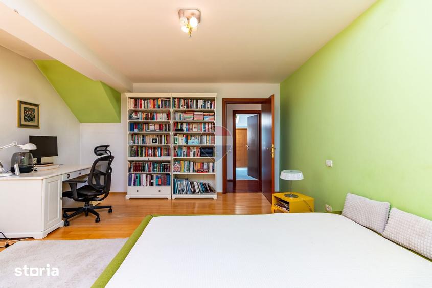Casă cu 6 camere cu Teren 850 Mp în Corbeanca