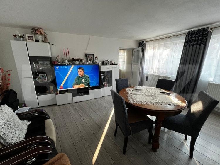 Casă individuală cu 5 camere cu Canalizare în Livezile