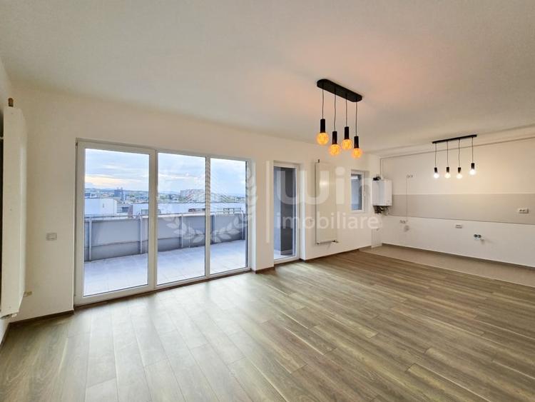 Penthouse cu 3 camere semidecomandat în Bună Ziua