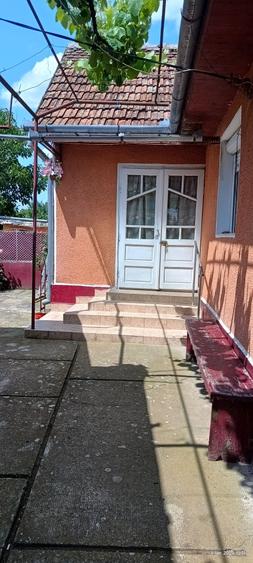 Casă cu 4 camere în Șicula