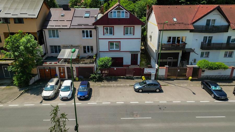 Casă individuală cu 5 camere cu Canalizare în Răcădău