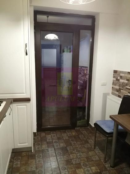 Apartament cu 3 camere semidecomandat, mobilat în Central