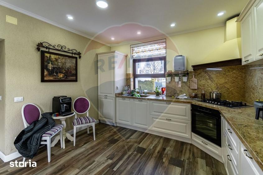 Casă cu 9 camere cu Teren 650 Mp în Tractorul