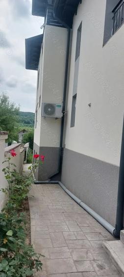 Casă cu 6 camere cu Teren 700 Mp în Aranghel