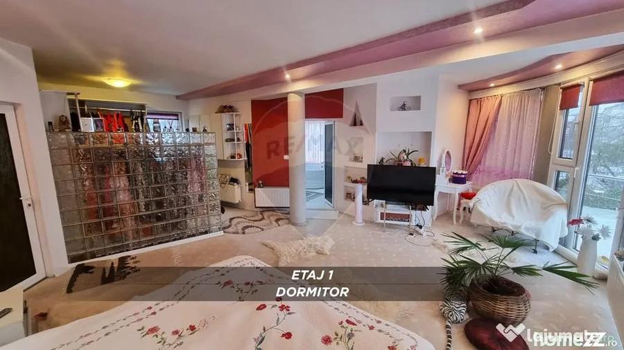 Casă cu 10 camere cu Teren 750 Mp în Central