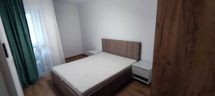 Apartament cu 3 camere semidecomandat în Florești