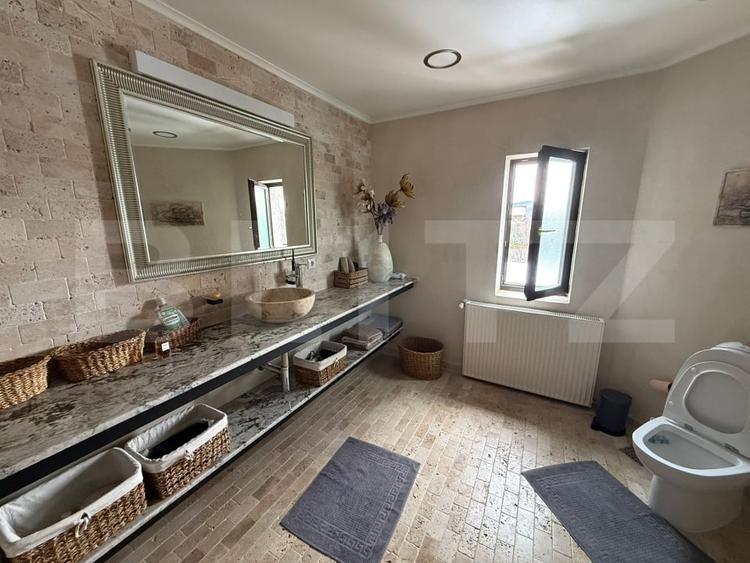 Casă individuală cu 8 camere cu Piscina în Mușcel