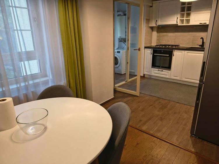Apartament cu 3 camere decomandat, mobilat în Gară