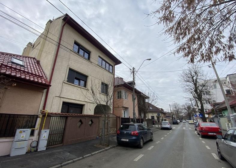 Birou, de 260 mp, în Domenii