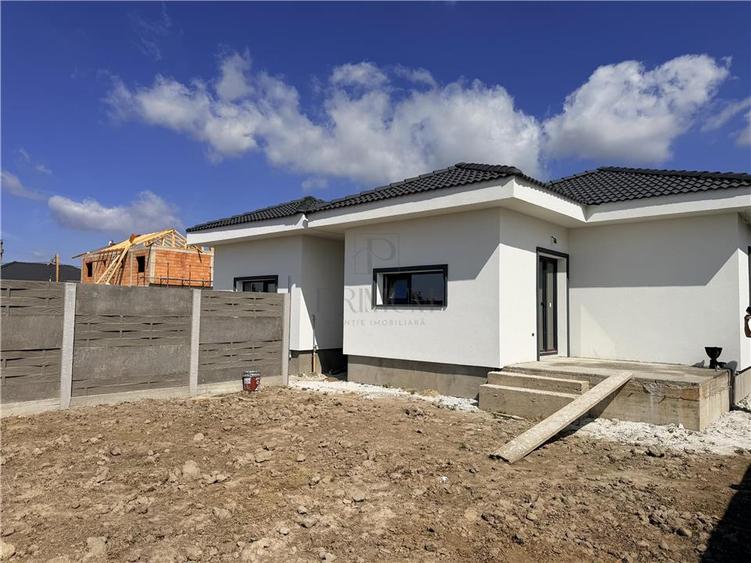 Duplex cu 4 camere cu Canalizare în Moșnița Nouă