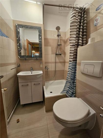 Apartament cu 4 camere decomandat în Calea București