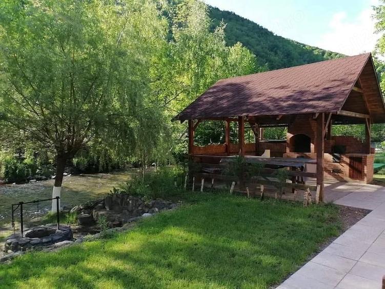 Casă cu 4 camere cu Teren 686 Mp în Vale