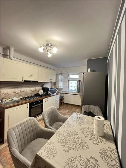 Apartament cu 2 camere decomandat în Girocului