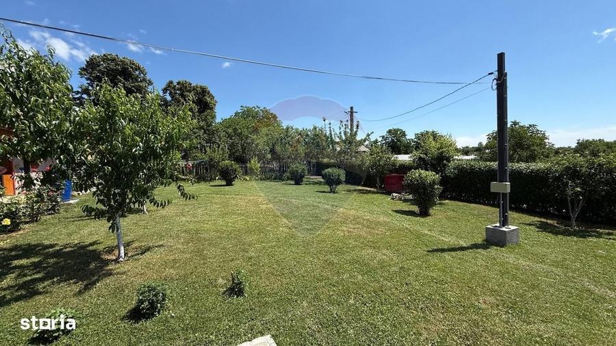 Casă cu 3 camere în Mărăști