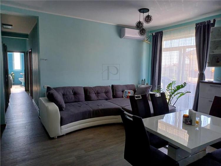 Apartament cu 3 camere decomandat, mobilat în Dumbrăvița