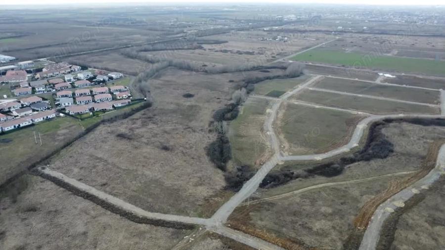Teren de 5000 mp, în Albina