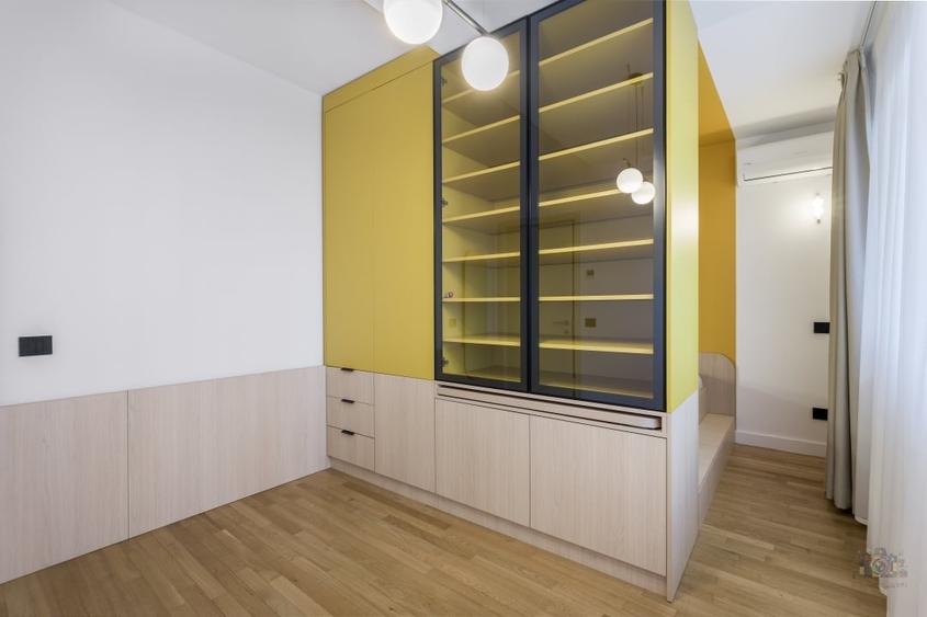 Apartament cu 4 camere semidecomandat în Eminescu
