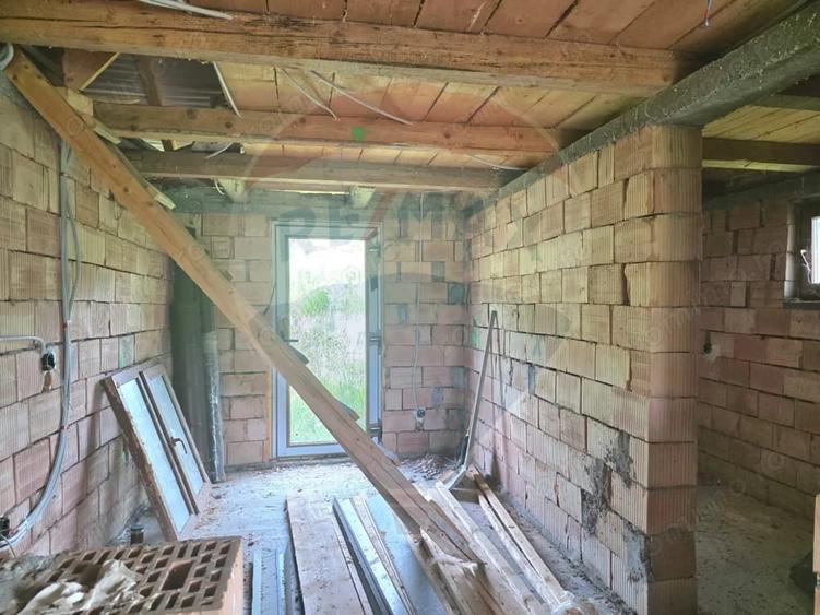 Casă cu Teren 4234 Mp în Deag