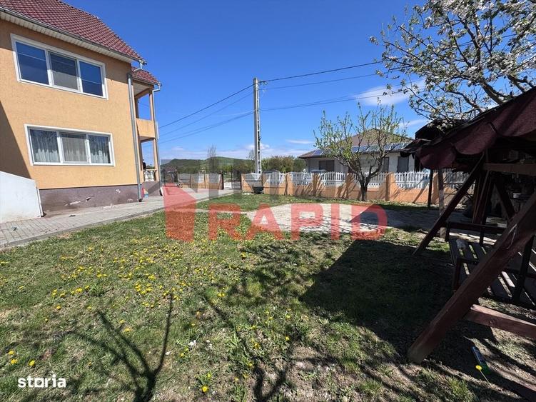 Casă cu 4 camere în Unirea
