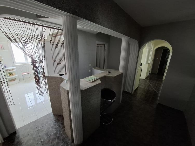 Apartament cu 4 camere decomandat în Central