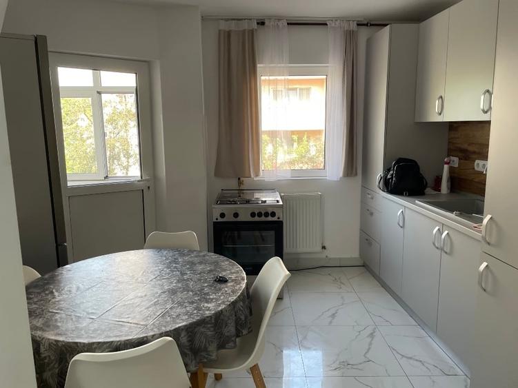 Apartament cu 2 camere decomandat, mobilat în Dumbrava 2