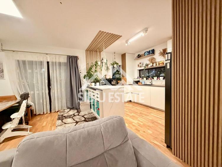 Duplex cu 5 camere cu Canalizare în Cristian