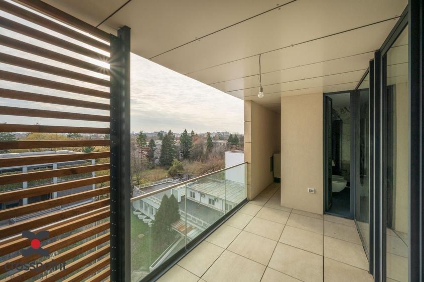 Apartament cu 4 camere semidecomandat în Aviatorilor