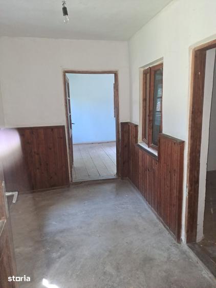 Casă cu 4 camere cu Teren 1200 Mp în Central