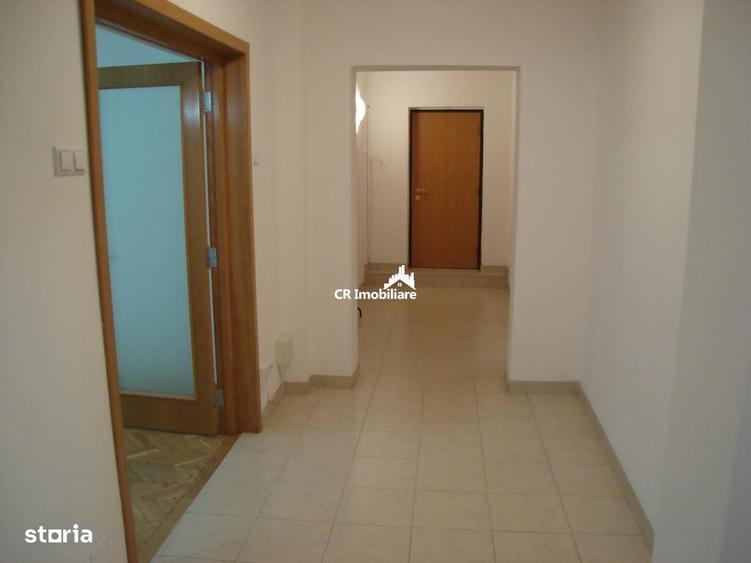 Apartament cu 4 camere decomandat în Calea Călărașilor