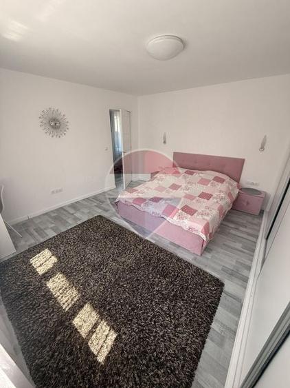 Duplex cu 6 camere cu Teren 229 Mp în Est
