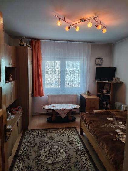 Apartament cu 3 camere decomandat în Drumul Carului