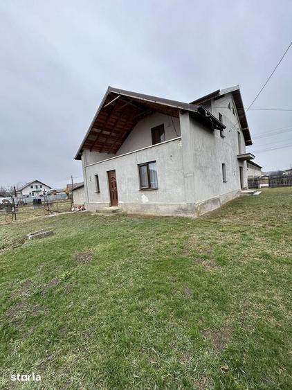 Casă cu 4 camere cu Teren 1090 Mp în Central