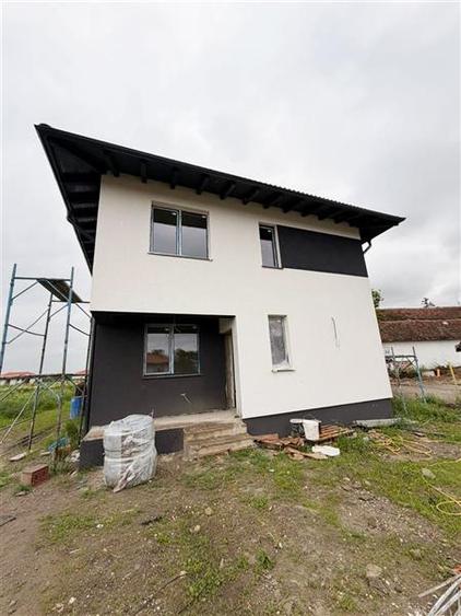 Duplex cu 4 camere cu Canalizare în Stupini