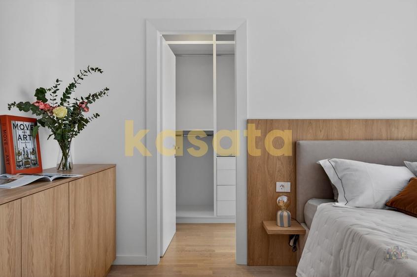 Apartament cu 4 camere semidecomandat, mobilat în Central