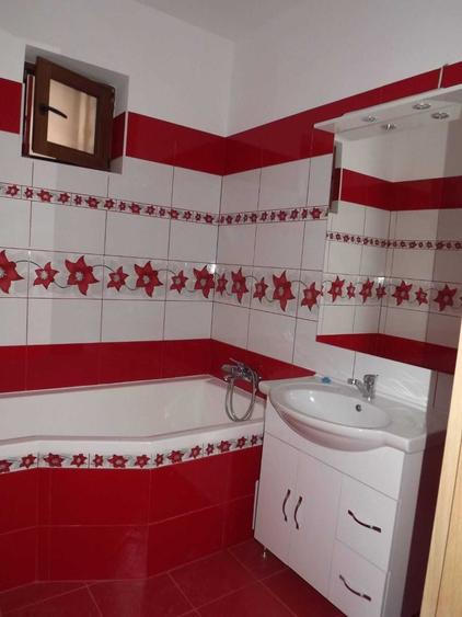 Apartament cu 3 camere semidecomandat în Florilor