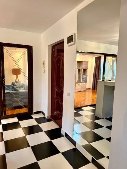 Apartament cu 2 camere decomandat, mobilat în Central
