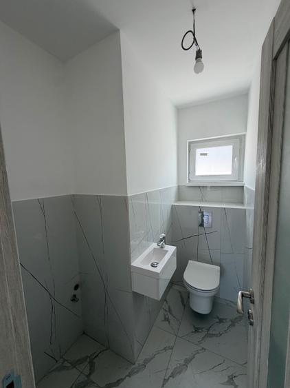 Casă cu 3 camere în Frumușani