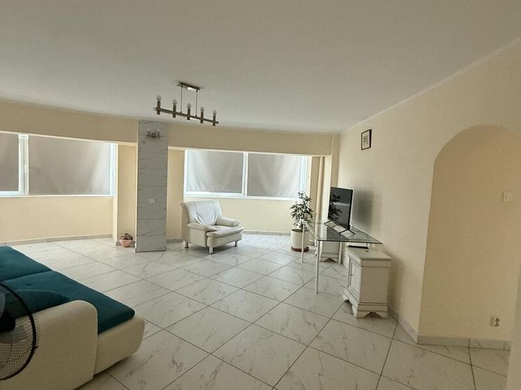 Apartament cu 3 camere decomandat în P-ța Alba Iulia