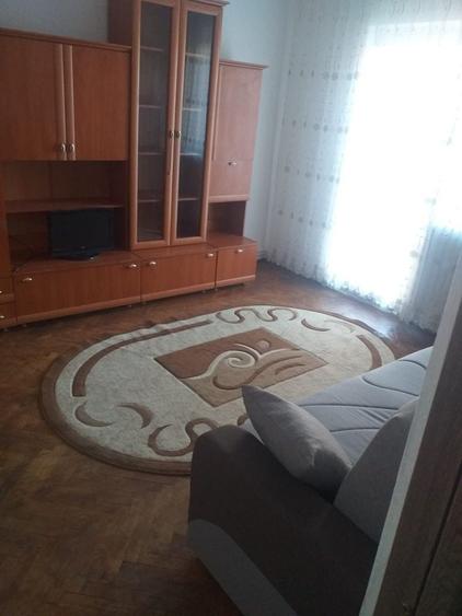Apartament cu 3 camere semidecomandat în 23 August