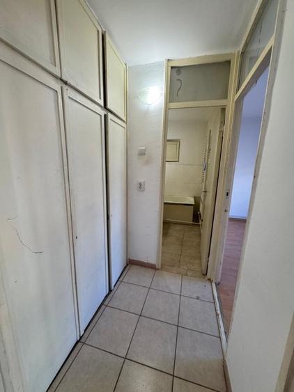 Apartament cu 2 camere semidecomandat în Rovine