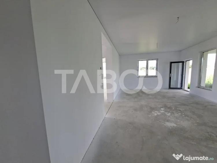 Casă cu 3 camere cu Teren 479 Mp în Cristian