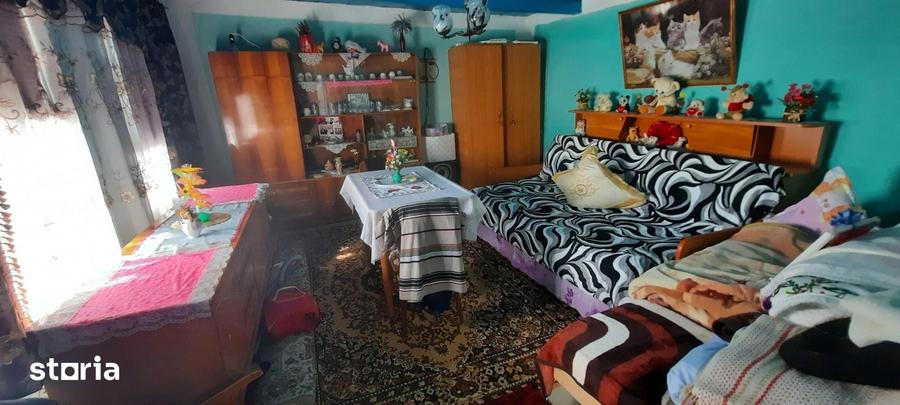 Casă cu 2 camere cu Teren 3000 Mp în Erbiceni