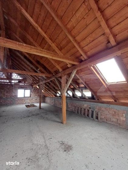 Casă cu 10 camere cu Teren 1800 Mp în Luna