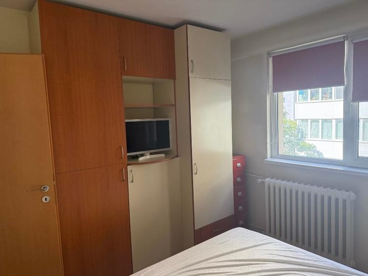 Apartament cu 2 camere semidecomandat, mobilat în P-ța Victoriei