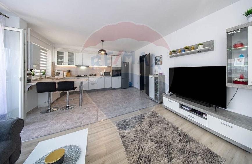 Apartament cu 2 camere decomandat în Sânpetru